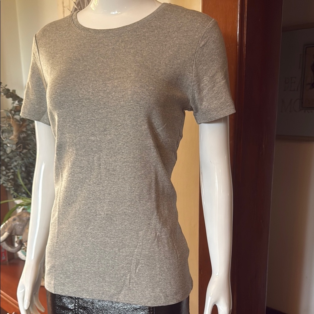 NWT northern reflections size sm Gray Women's T-Shirt stretchy cotton /spandex